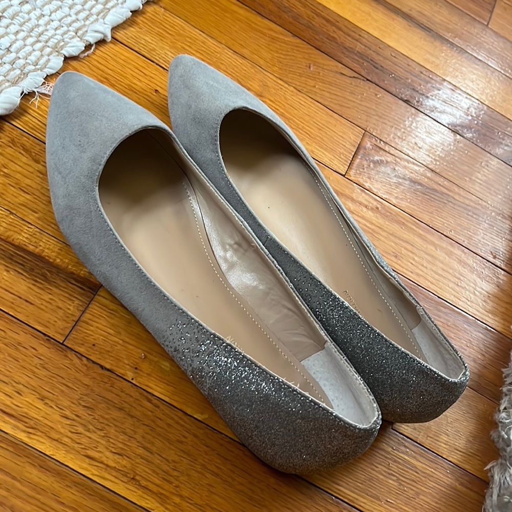 Gorgeous BCBGeneration sparkly glitter woman’s pointed flats size 8